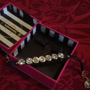 JUICY  COUTURE bracelete.